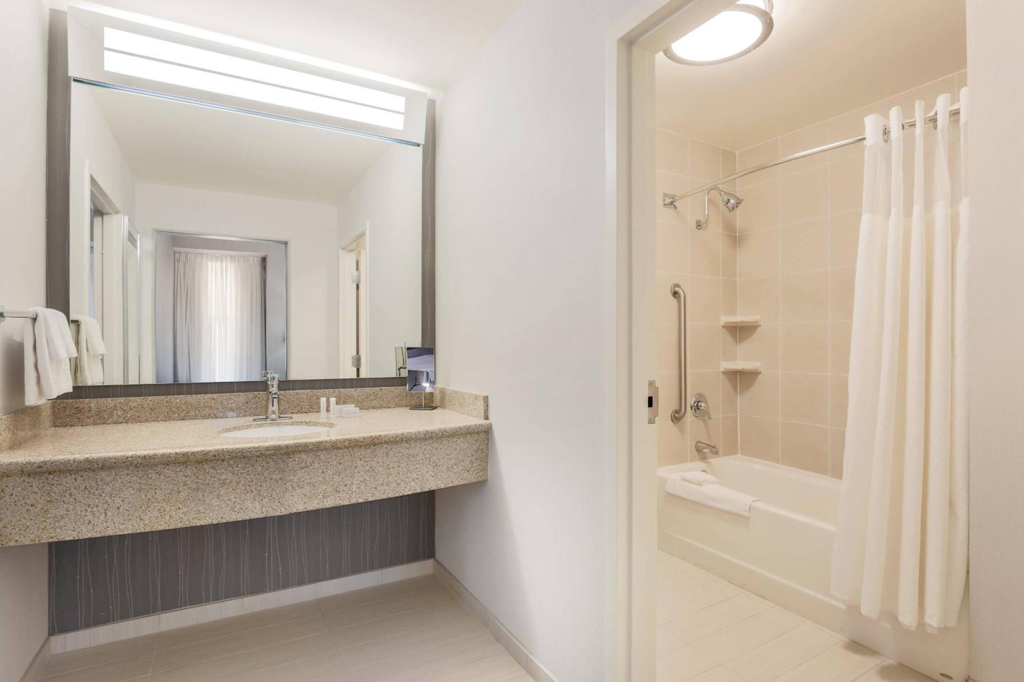 Courtyard By Marriott Pittsburgh Downtown Hotel Екстериор снимка